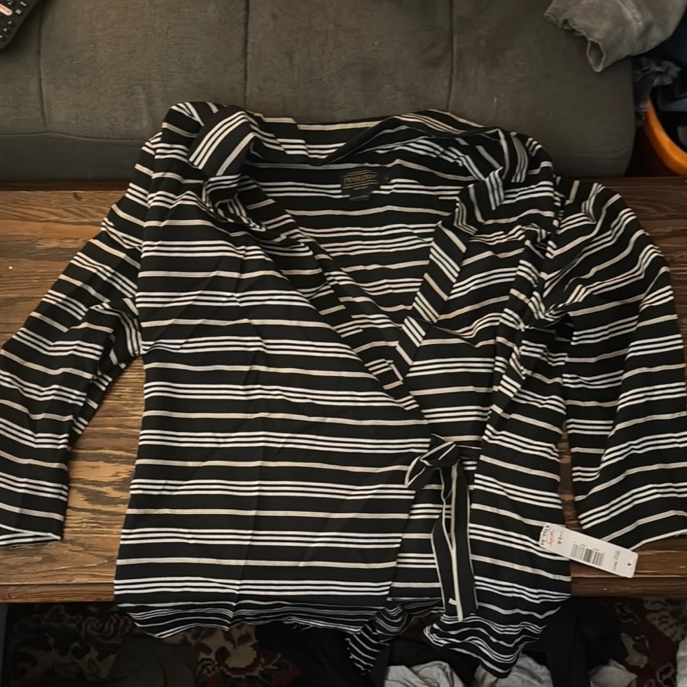 Pendleton Black and White Wrap Blouse 3/4 Sleeve